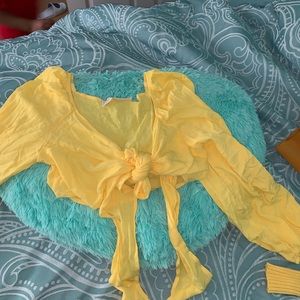 This cute crop top💛💛💛😍😍